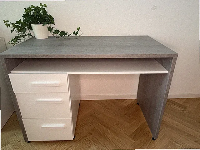 Schreibtisch Milow Graue Marmoroptik mit weißen hochglänzendem Absatz