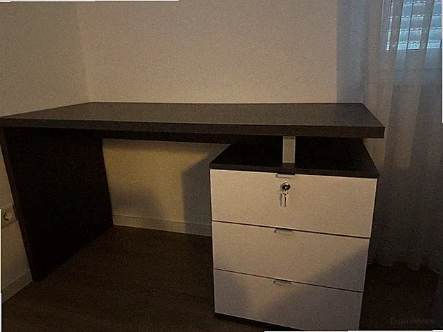 schreibtisch mit schubladen