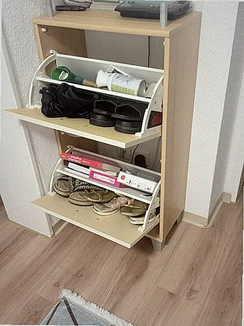 Schuhe Esstisch