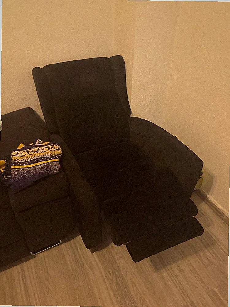 Schwarze Couchgarnitur 2-teilig Stoff einfarbig, ausziehbare Fußstütze 220cm