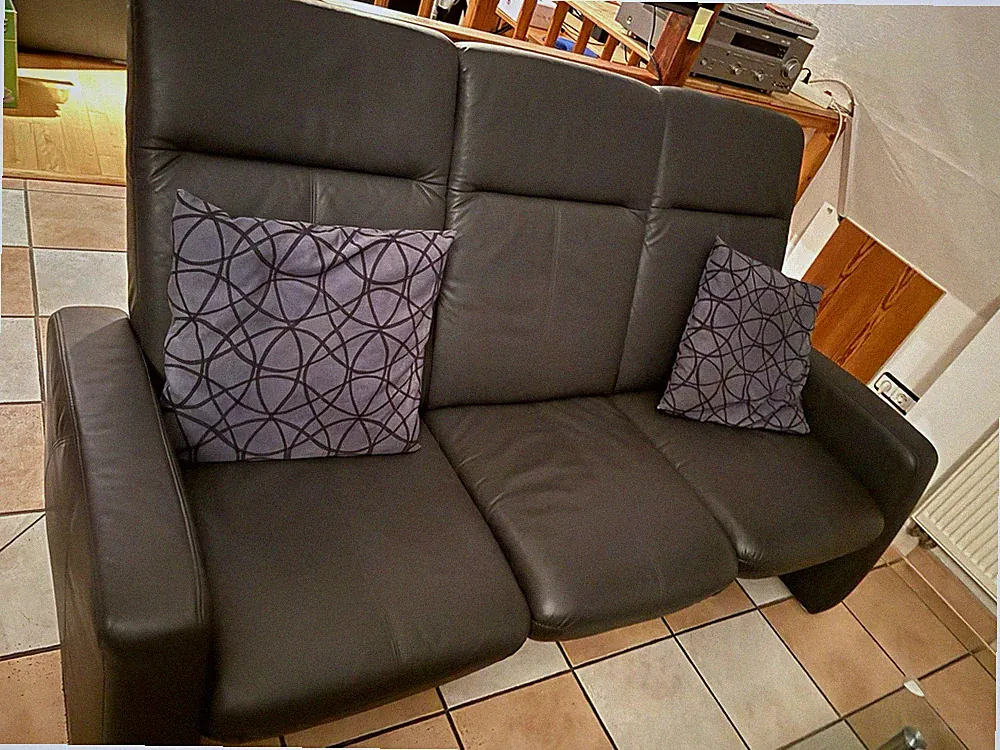 Schwarzes Leder Sofa mit hoher Rückenlehne & Hocker, 200x100x90 cm, 6-Sitzer