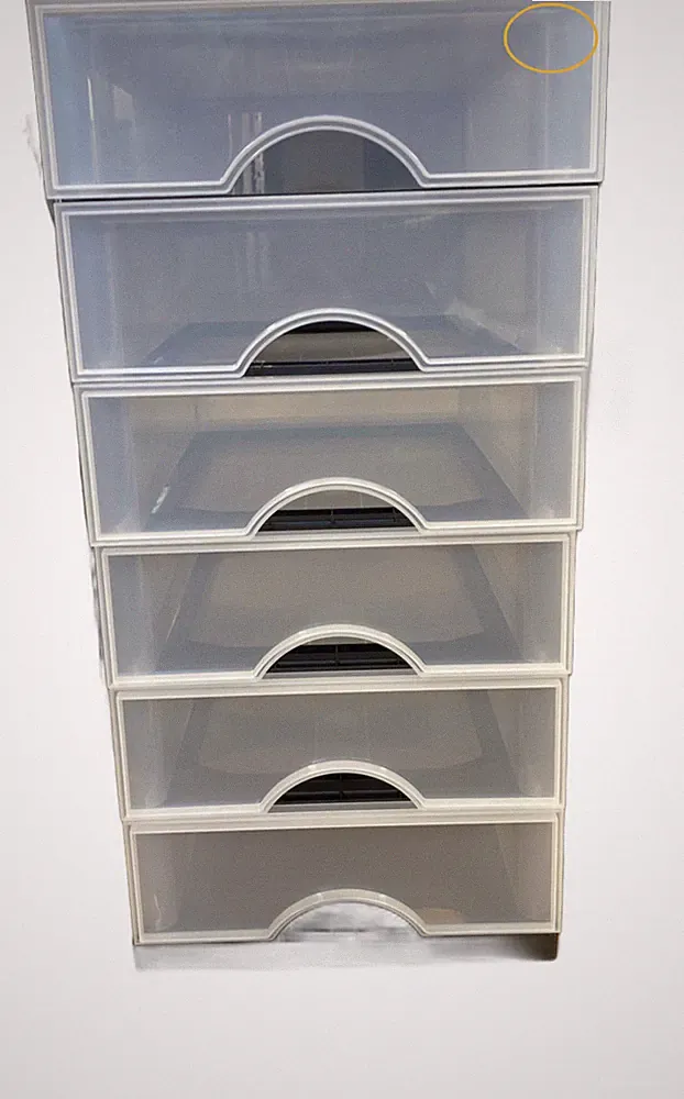 Schwarzes Regal mit 6 Schubladen