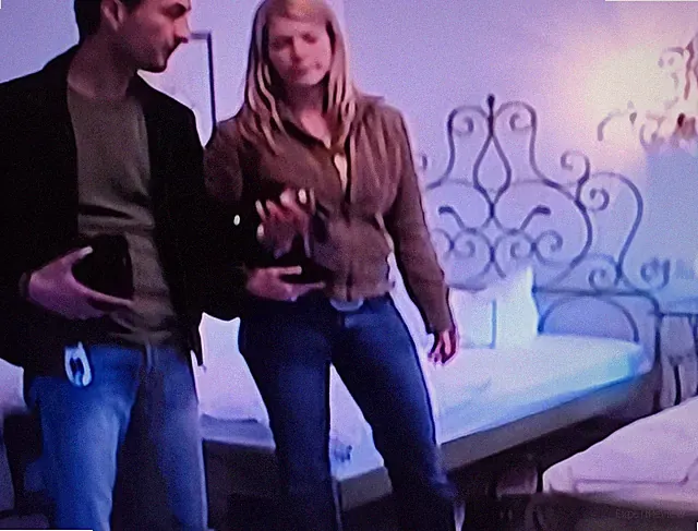 Sehr schön, massives schmiedeeisernes Metallbett, Handarb. Mit 2 verst. Lattenro