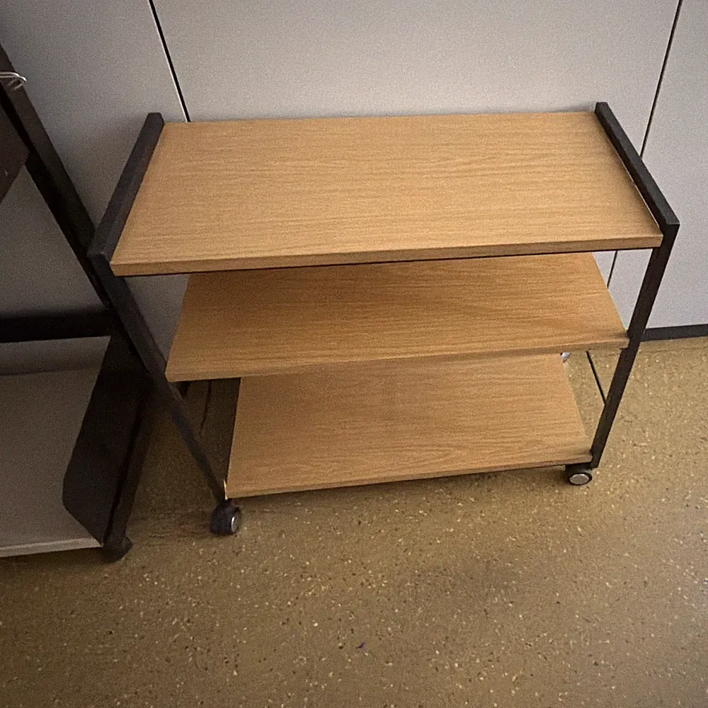 Servierwagen 3 Ablagen auf Rollen, Holzoptik, Metallrahmen schwarz/braun