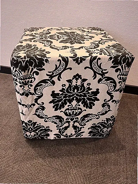 Sitzwürfel Bezug 40x40 cm Schwarz Weiß Barock Muster Polyester waschbar