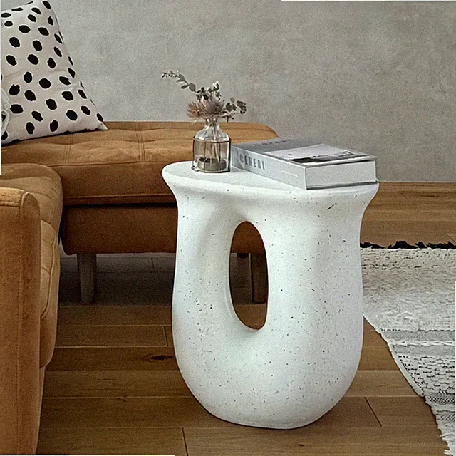 Skulptur Design Beistelltisch Gartenhocker Couchtisch Beton Outdoor Creme Tisch