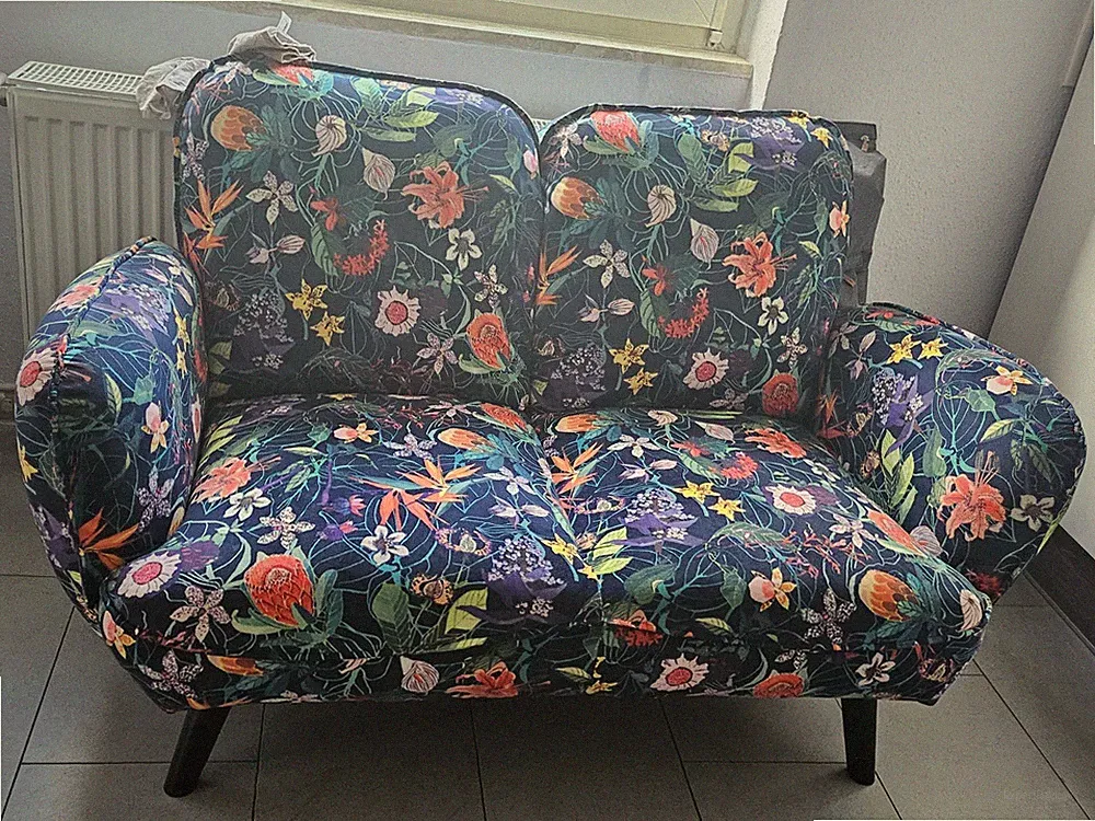Sofa 2 er Sitz bunt mit Blumenmuster, 4 Jahre alt, gute Zustand