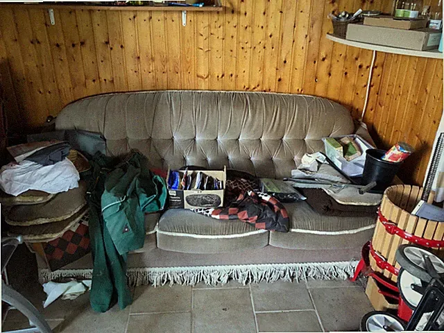 SOFA für Gartenlaube ZU VERSCHENKEN