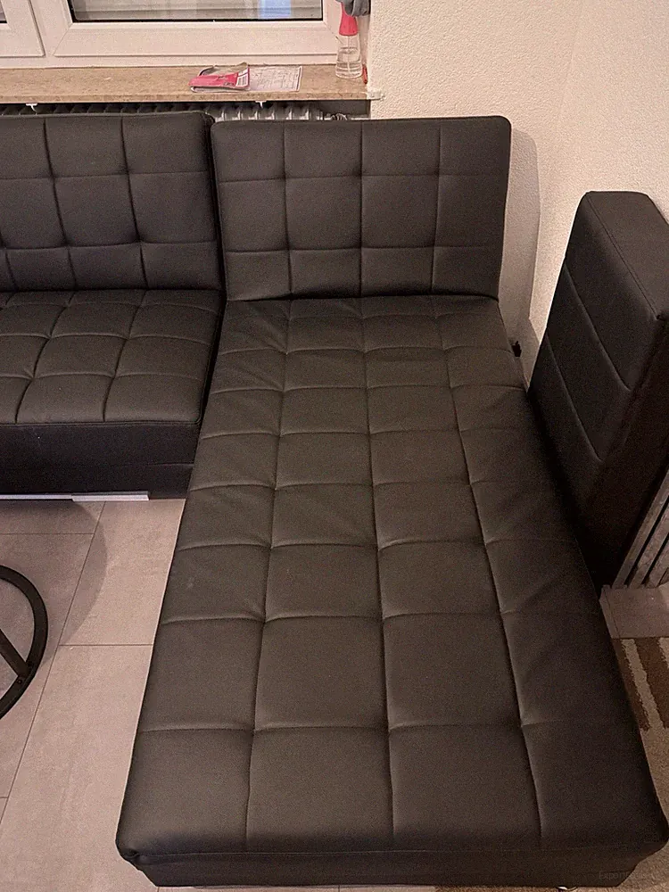Sofa in Lederoptik - kaum benutzt wie neu