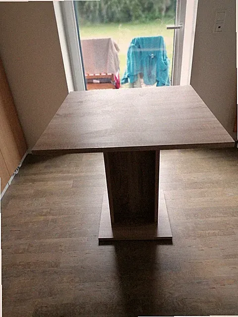 Stabiler Tisch von Poco aus Eiche, sehr guter Zustand