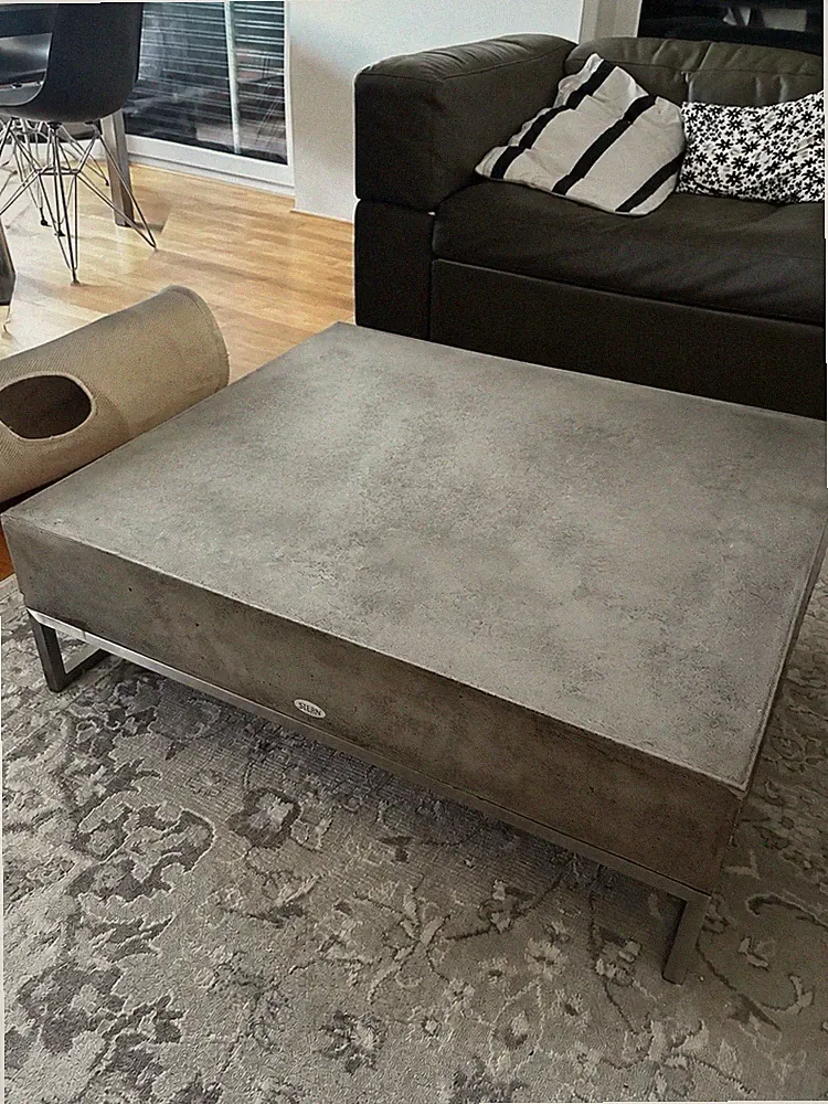 STERN Beton-Beistelltisch/Couchtisch mit Edelstahlgestell | Industrial Design