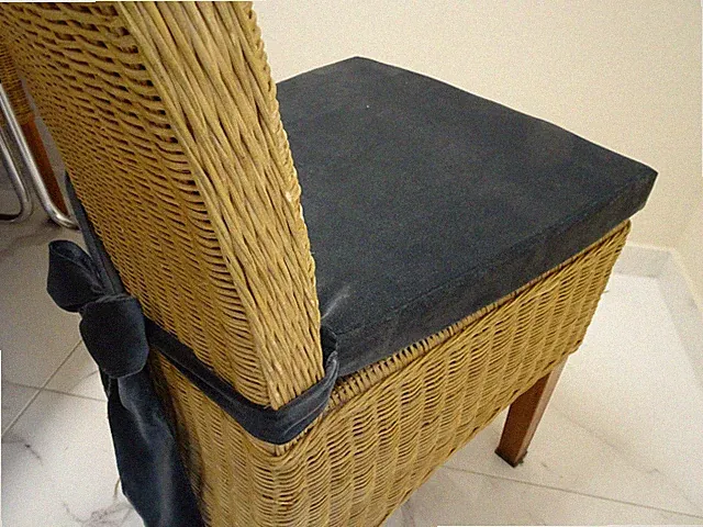 Stuhlkissen 46 x 42 x 5 cm Sitzkissen beige mit Schleife