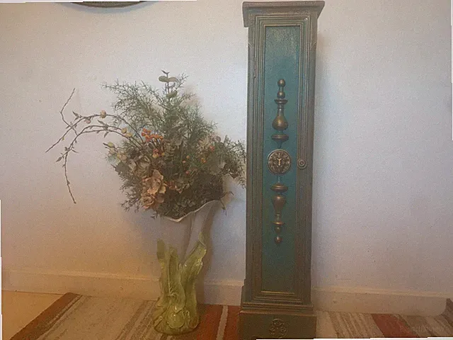 Stylischer Schrank für nette Kleinigkeiten 104x25x20 cm