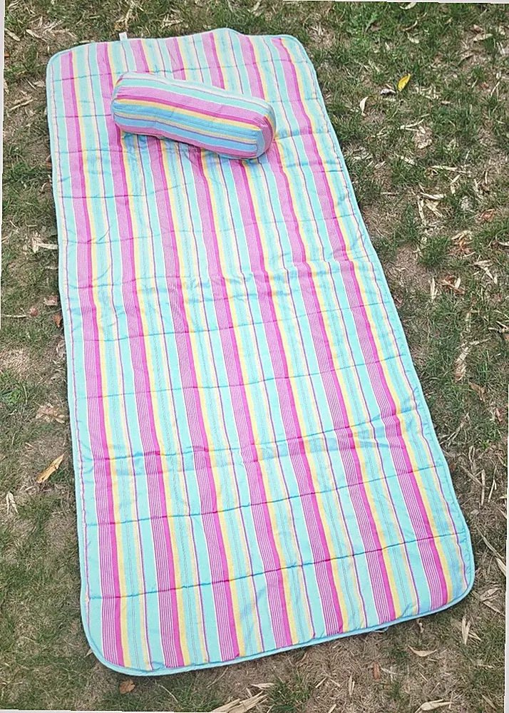 TCM Krabbeldecke Picknick, Stranddecke Bunt mit Kissen, als Tasche 2-tlg