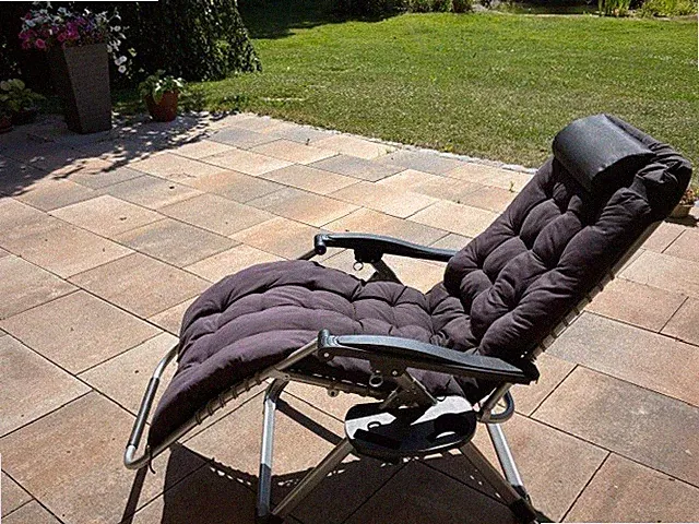 tectake Gartenliege mit Kopfpolster - Schwarz, 4-stufig (403415)