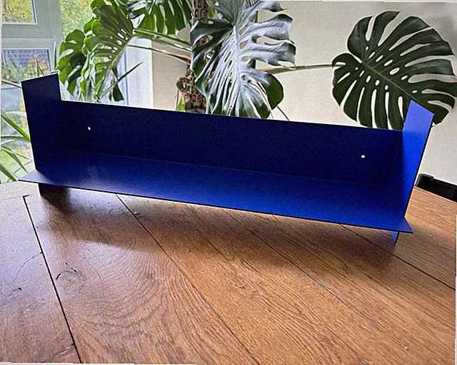 TIPTOE Pli Wandregal Metall blau lackiert 60x20x20 cm Wandmontage