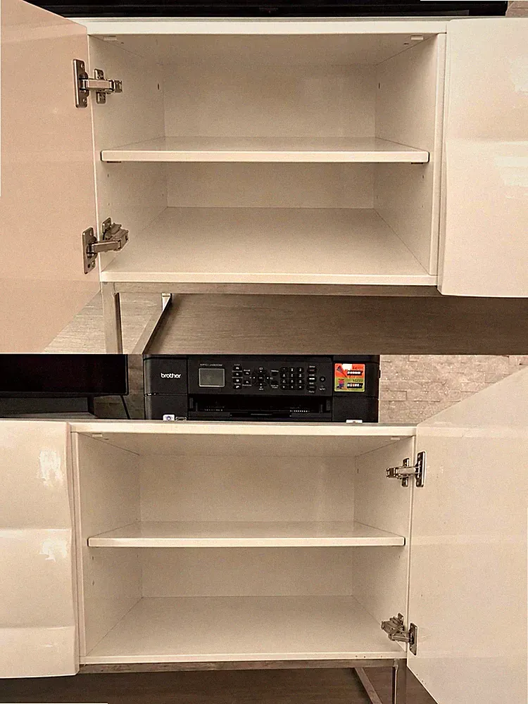 TV-Lowboard Weiß Hochglanz 161–200 cm, 3 Türen, 2 Regalfächer, modern Tiefe 45