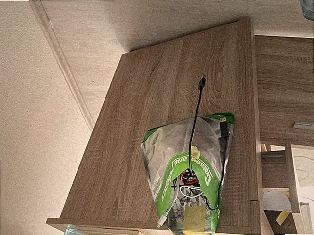 Use wooden desk 150x75X60