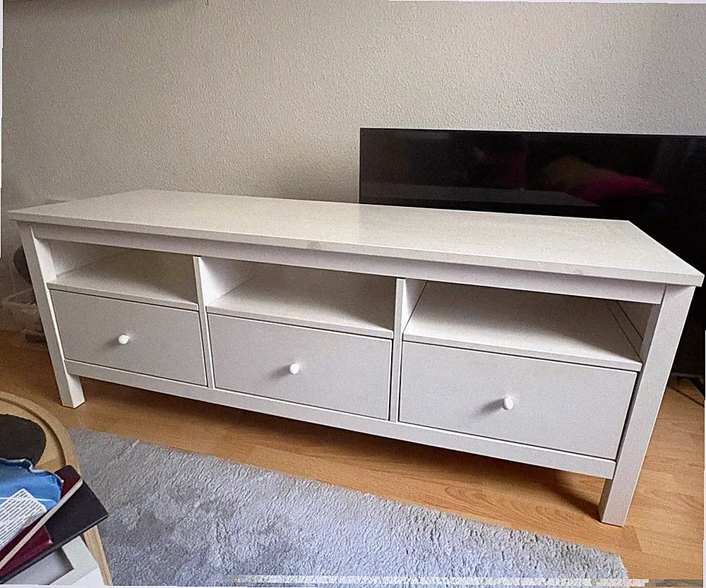Verkaufe die Kommode.so gut wie keine Gebrauchsspuren. Maße: 147 cm Länge, 57 cm
