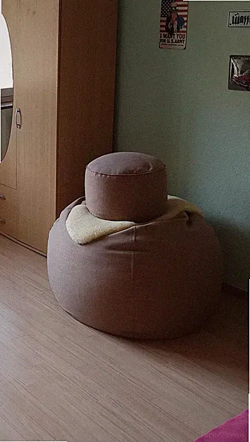 Verkaufe meinen zur Dekoration Neuwertig gebrauchten Sitzsack mit Hocker 350L
