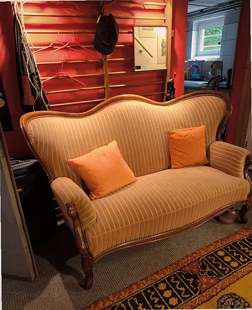 Vintage 2-Sitzer Sofa gestreift beige/orange Baumwolle Holzgestell m. Kissen
