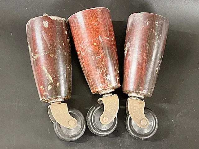 VINTAGE 3ER SET EDWARDIANISCHE STUHLROLLEN AUS HOLZ UND METALL BEINE / FÜSSE