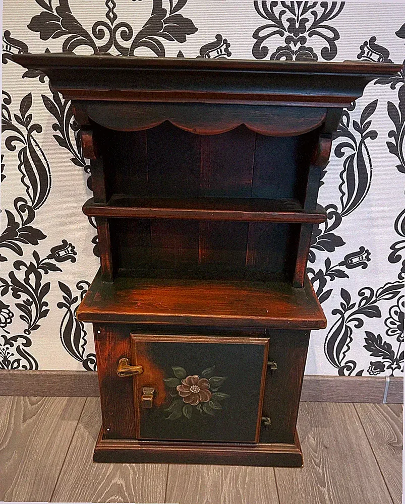 Vintage Hängeschrank Bauernmöbel Landhausstil aus Massiv Vollholz Handbemalt.