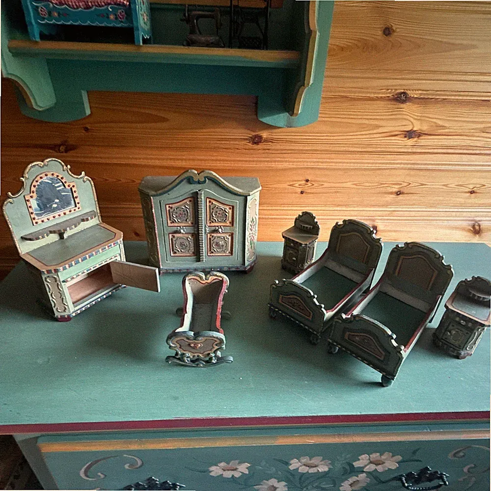Vintage Puppenmöbel Holz Set • Handbemalt • Shabby Chic / Antik-Stil