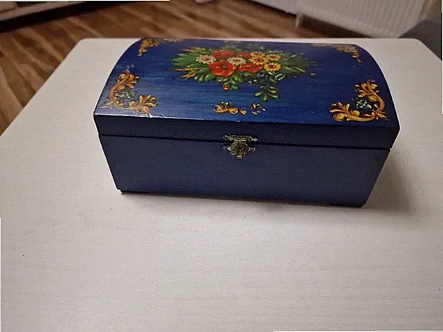 Vintage Truhe aus Holz mit floralem Dekor, handgemalt Blau | 26x17cm