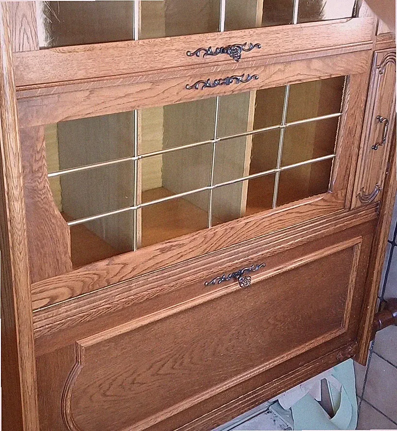 Vitrine Holz/Glas braun, 3 Glastüren, 1 Schublade, 2 Regalfächer