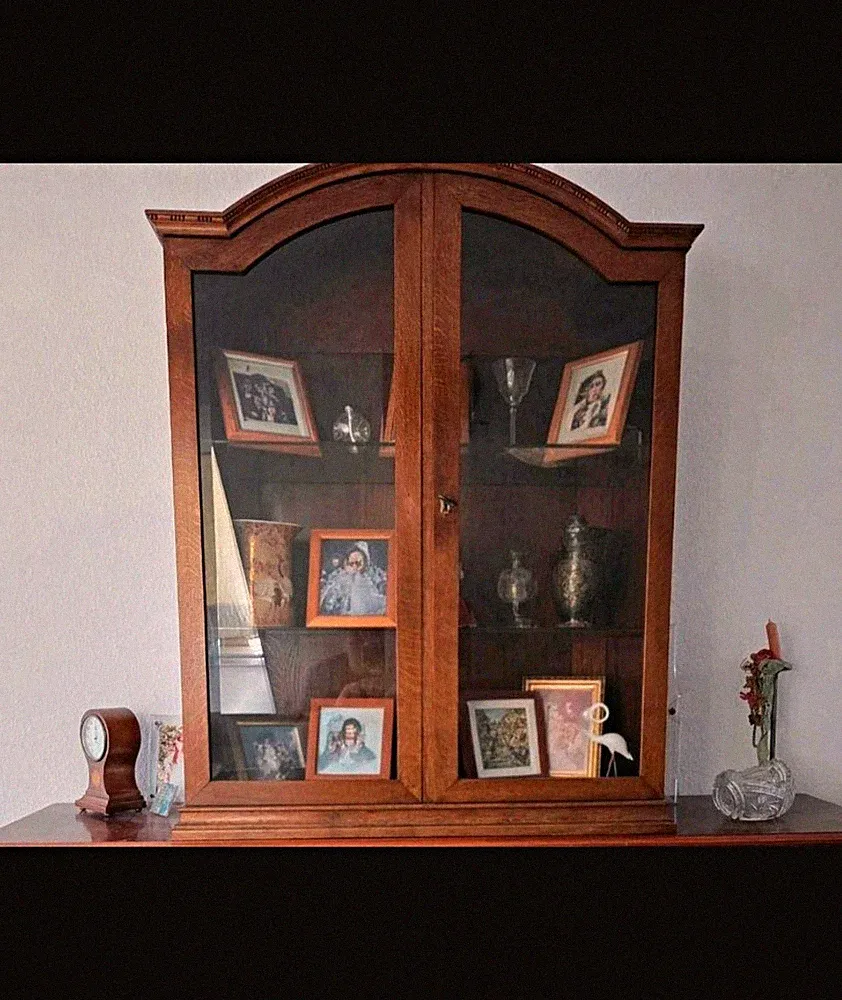 Vitrine Holz/Glas braun, 3 Glastüren, 6 Fächer, Glasböden, 190 cm Preis VB.