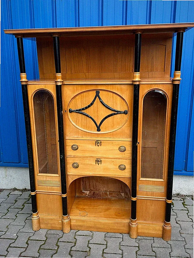 Vitrine Schrank Art Deco Kirschholz und ebonisierte Säulen antik um 1930
