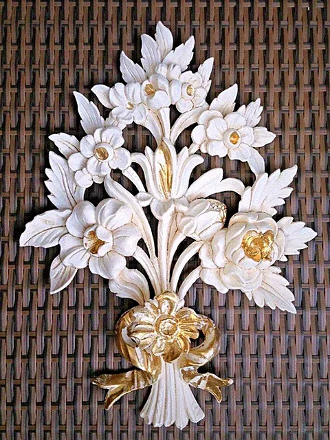 Wanddeko Wandrelief Weiß-Gold 38x28 Gold Blumen Wandrelief Tür/Möbel Deko Barock