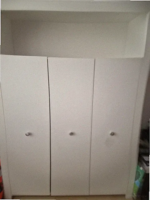 Weiße Kinderkleiderschrank 185x135x54
