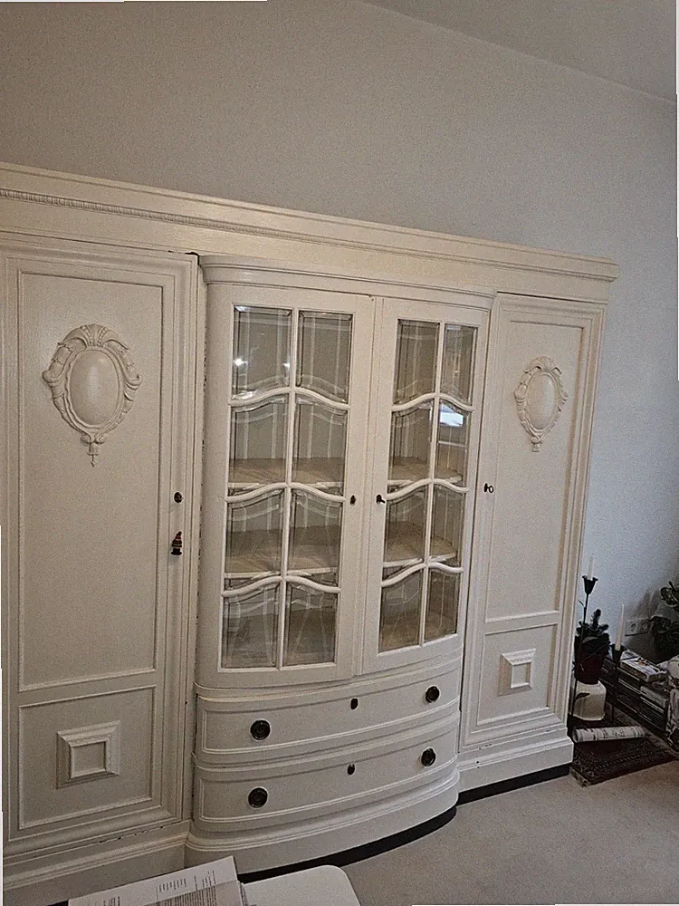 Weiße Vitrine Holz/Glas mit Glasfront, 4 Glastüren, 2 Schubladen, 3 Fächer