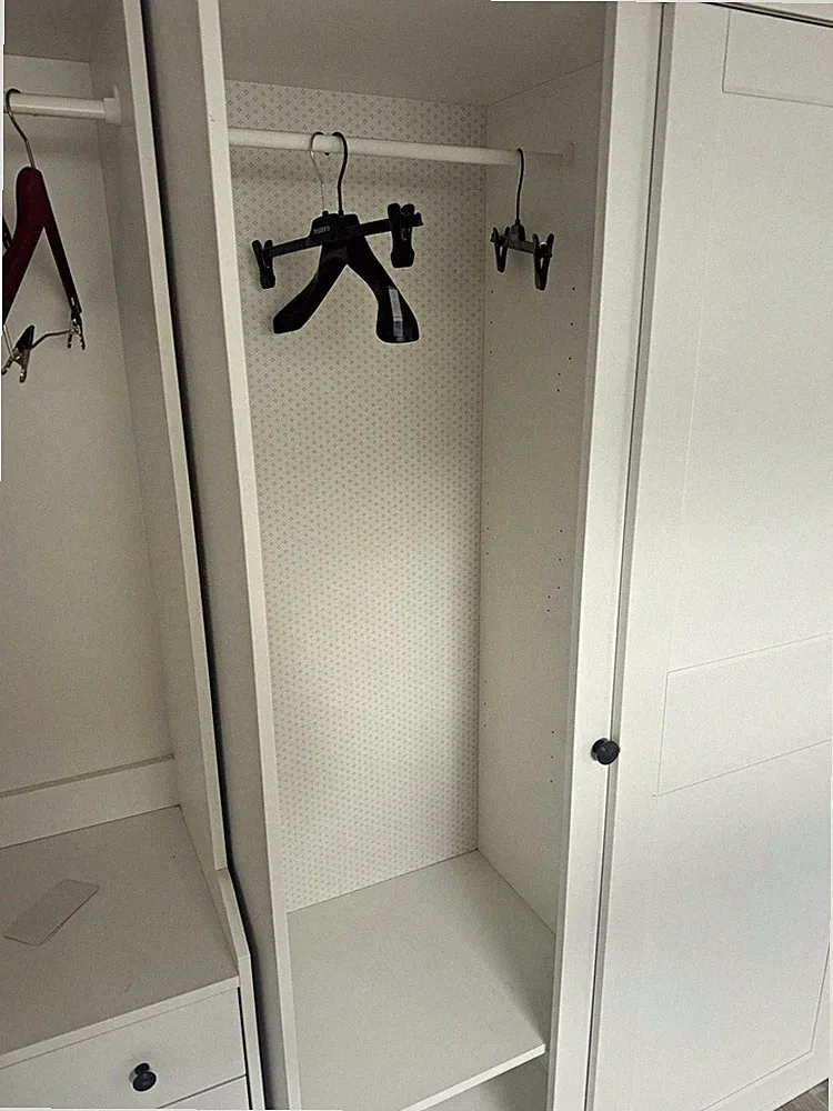 Weißer freistehender Kleiderschrank 200x60x200 cm, 2 Schiebetüren, 3 Schubl.