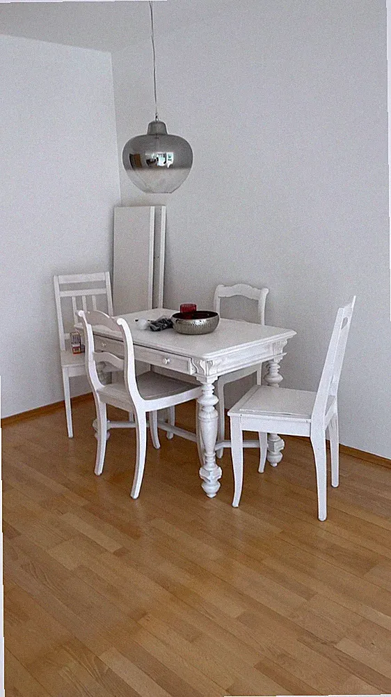 Schlafzimmer Esstisch