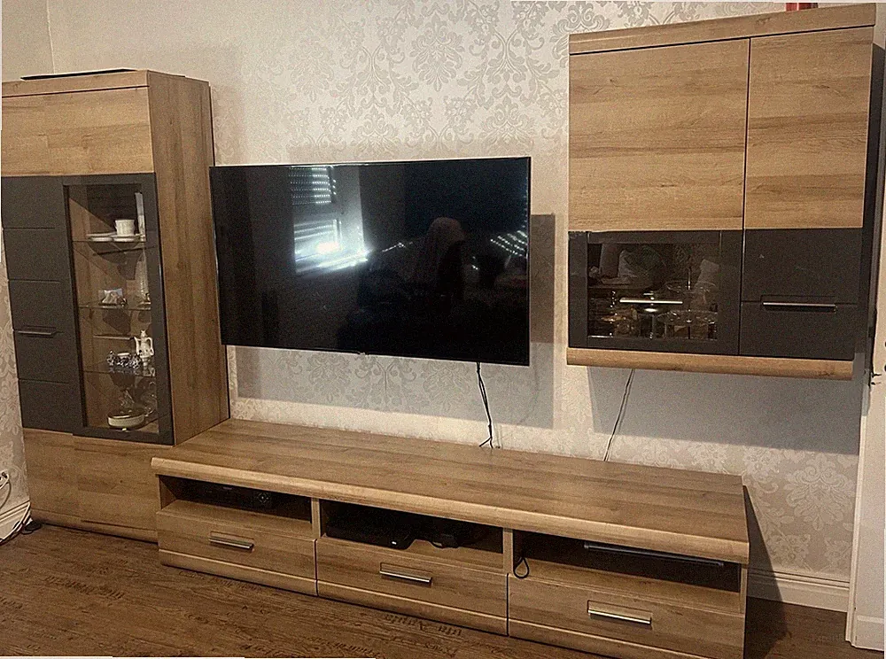 Wohnzimmer-Regalset von XXXLutz Holzoptik mit Glasvitrine, 3 Schubl., 4 Türen