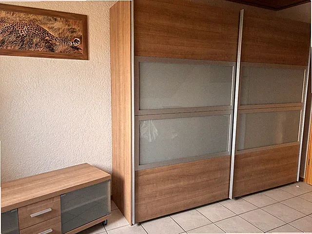 XXXLutz Schiebetürenschrank Kick + Phonowagen Power-Rack mit Glas & Holz